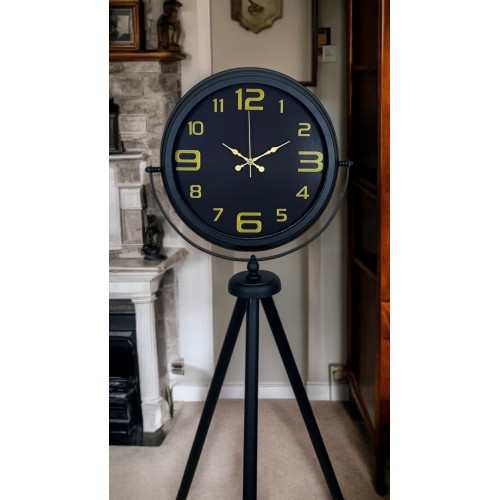 Gold Rakamlı Siyah Tripod Ayaklı Saat