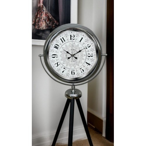 Elegance Desenli Tripod Ayaklı Saat