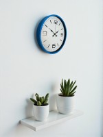 36 cm Mavi Dekoratif Duvar Saati – Modern Rakamlı Beyaz Kadran