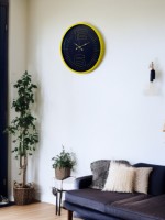 36 cm Sarı Dekoratif Duvar Saati – Kalın İndeksli Lacivert Kadran