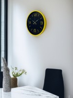 36 cm Sarı Dekoratif Duvar Saati – Çizgi İndeksli Koyu Kadran