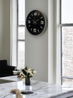 36 cm Modern Dekoratif Duvar Saati – Modern Beyaz Rakamlı Siyah Kadran (PP-3645K)