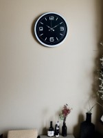 36 cm Modern Dekoratif Duvar Saati – Modern Beyaz Rakamlı Siyah Kadran (PP-3645W)