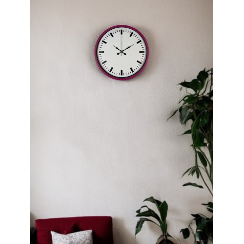 36 cm Pembe Dekoratif Duvar Saati – İnce Rakamlı Beyaz Kadran