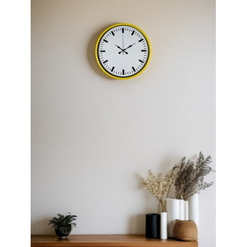 36 cm Sarı Dekoratif Duvar Saati – Rakamlı Beyaz Kadran (PP-3689Y)